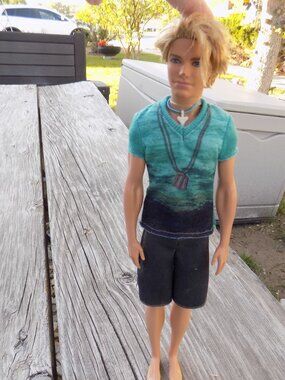 KEN BARBIE DOLL BLONDE HAIR  *